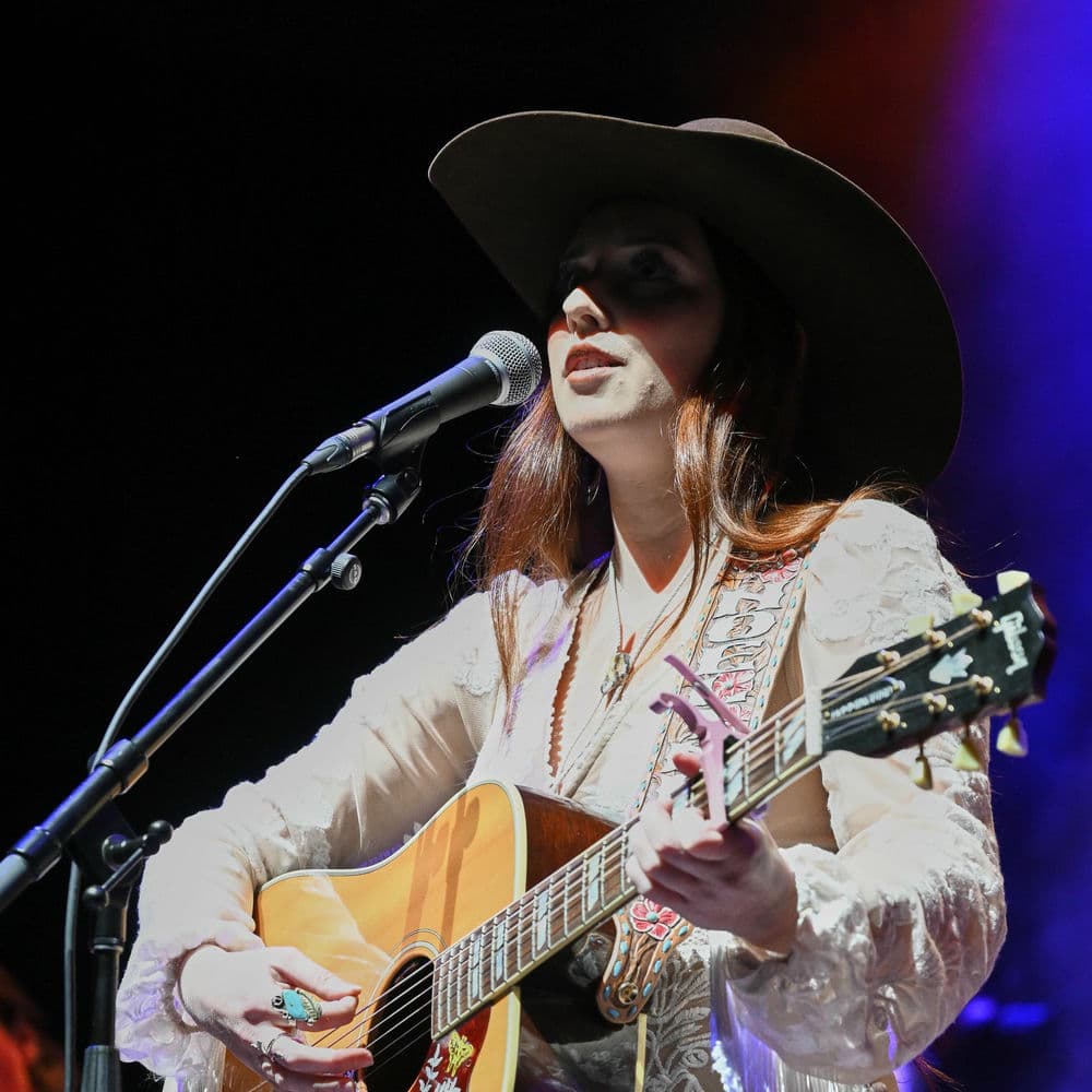 Noeline Hofmann – Country