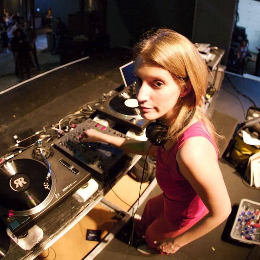 SONJA MOONEAR – Pop