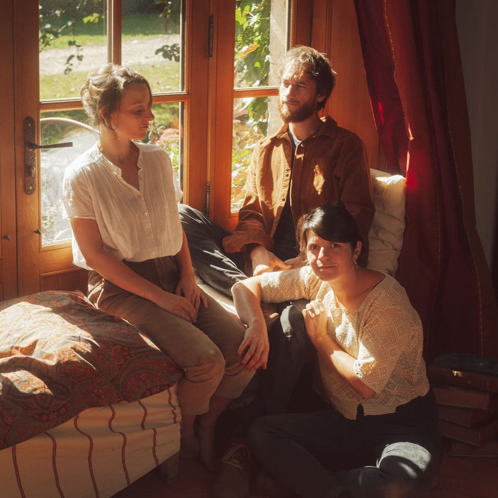 BACK AND FORTH – Folk