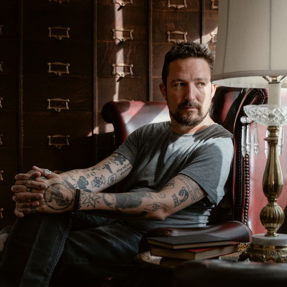FRANK TURNER – Singer-Songwriter