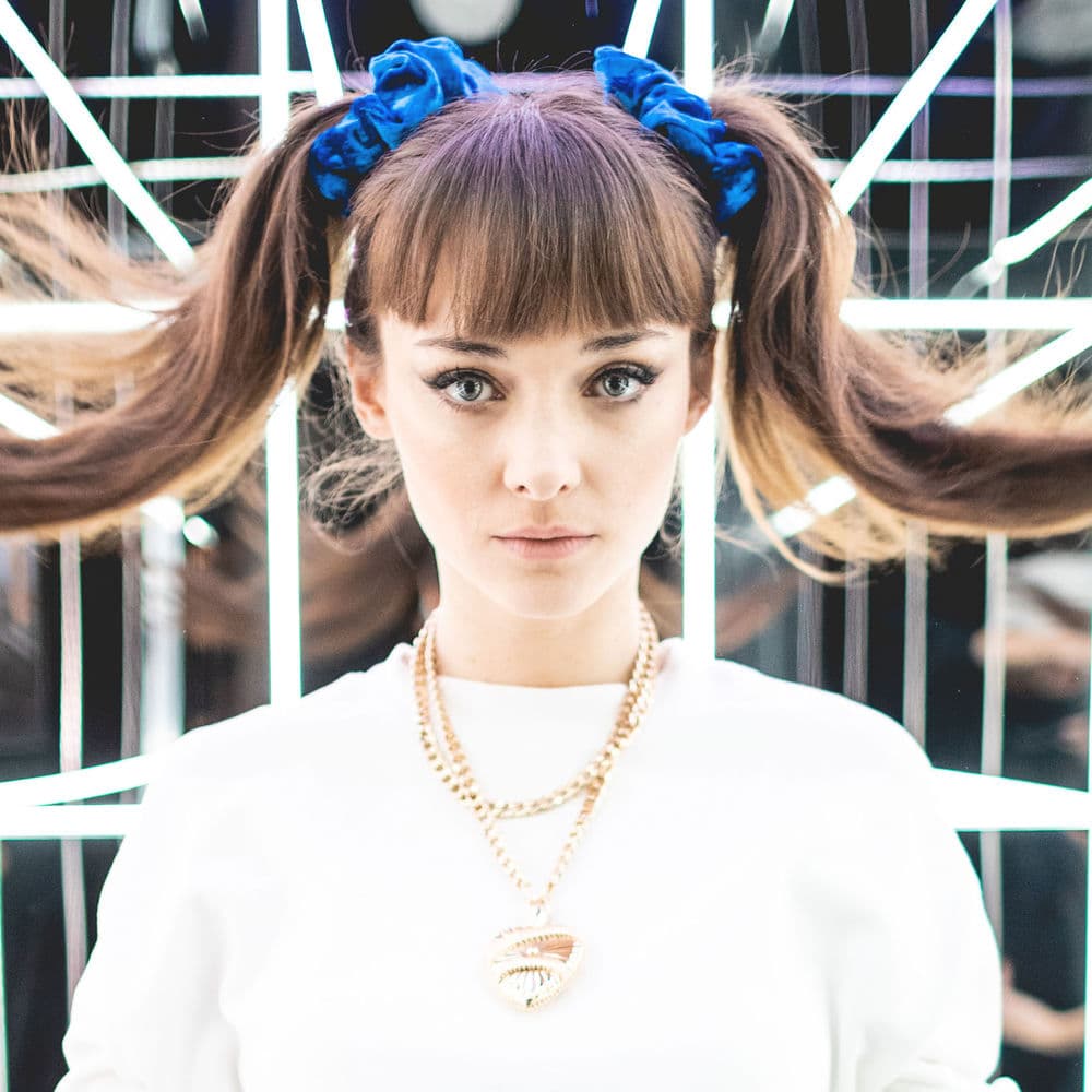 LARI LUKE – Electro
