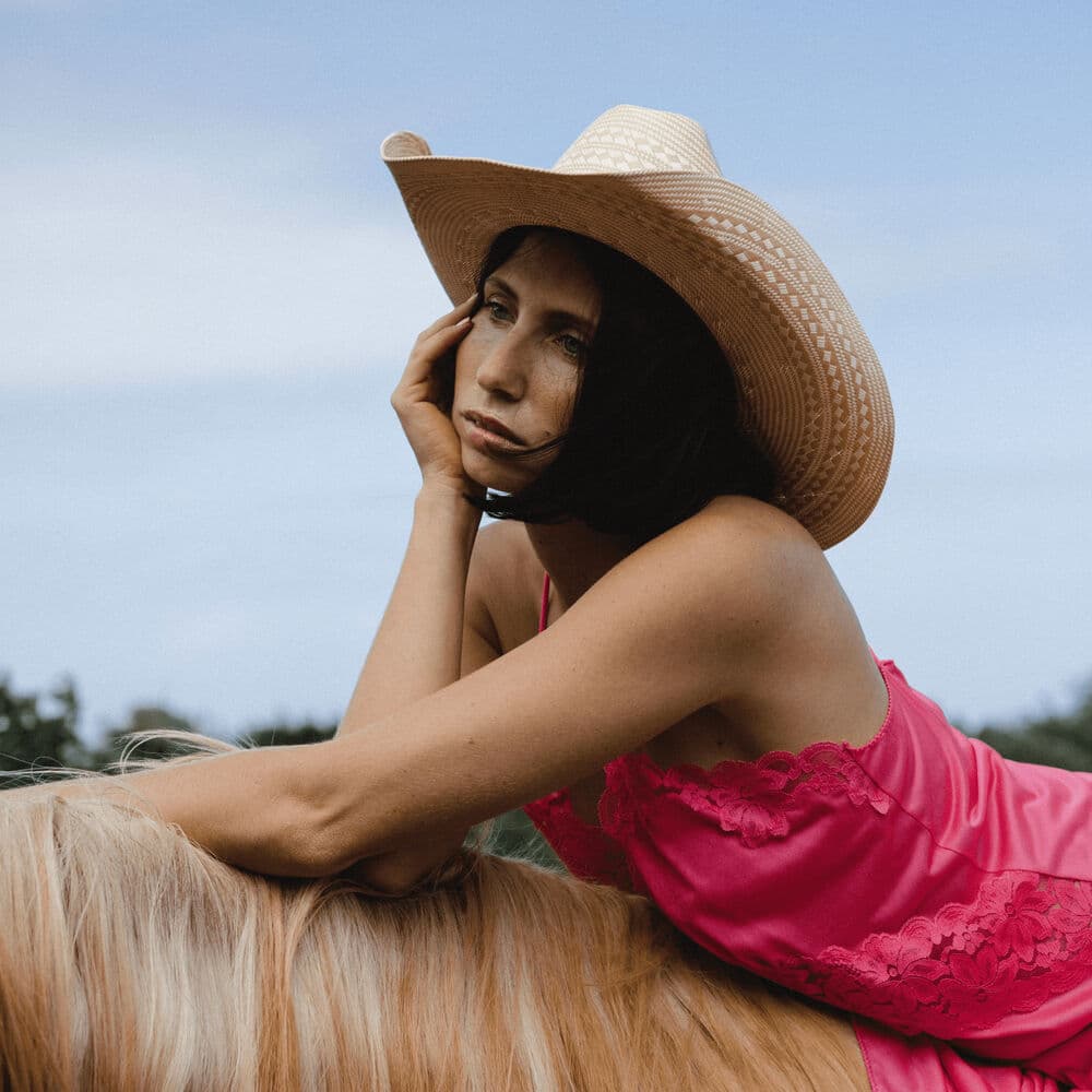 Lily Meola – Pop