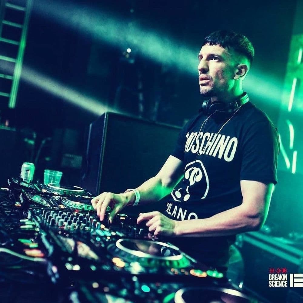 SUB ZERO – Dance