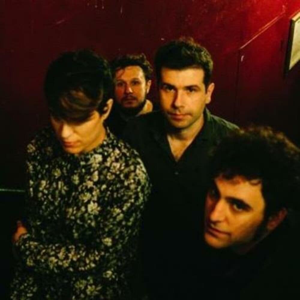 Triángulo de Amor Bizarro – Indie Rock