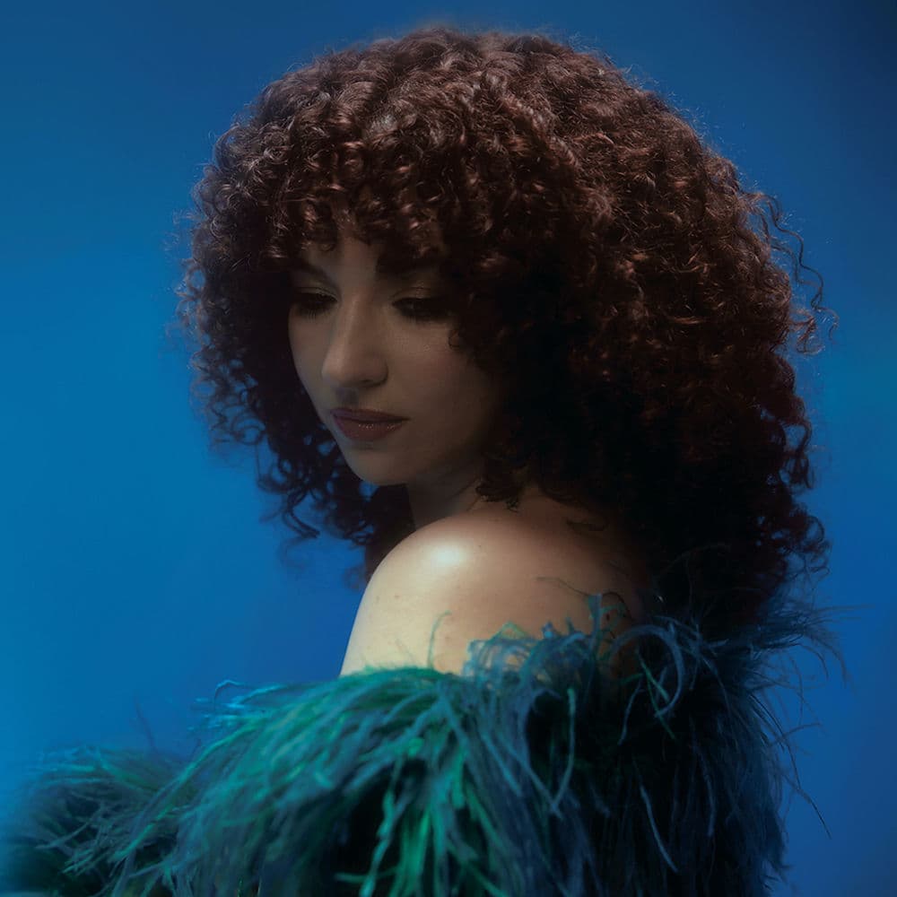ENCHANTEE JULIA – R&B