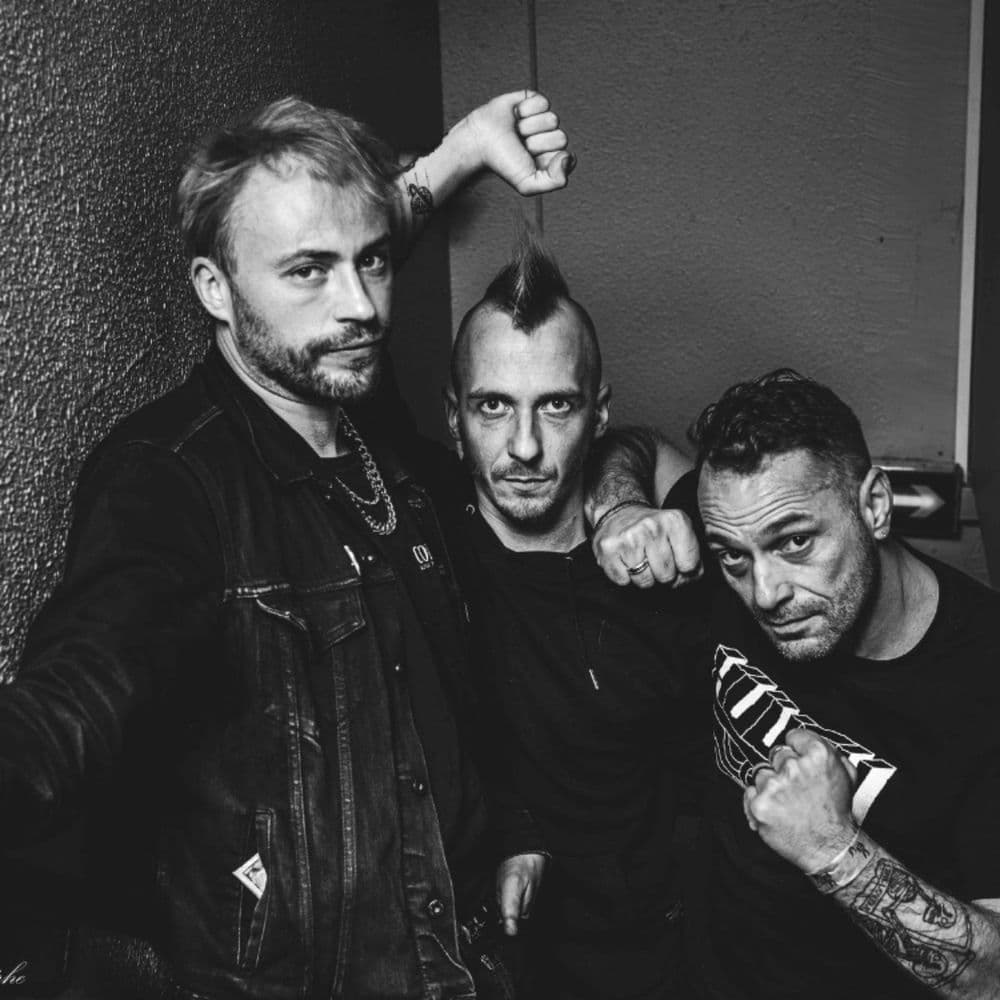 HUUSH – Rock