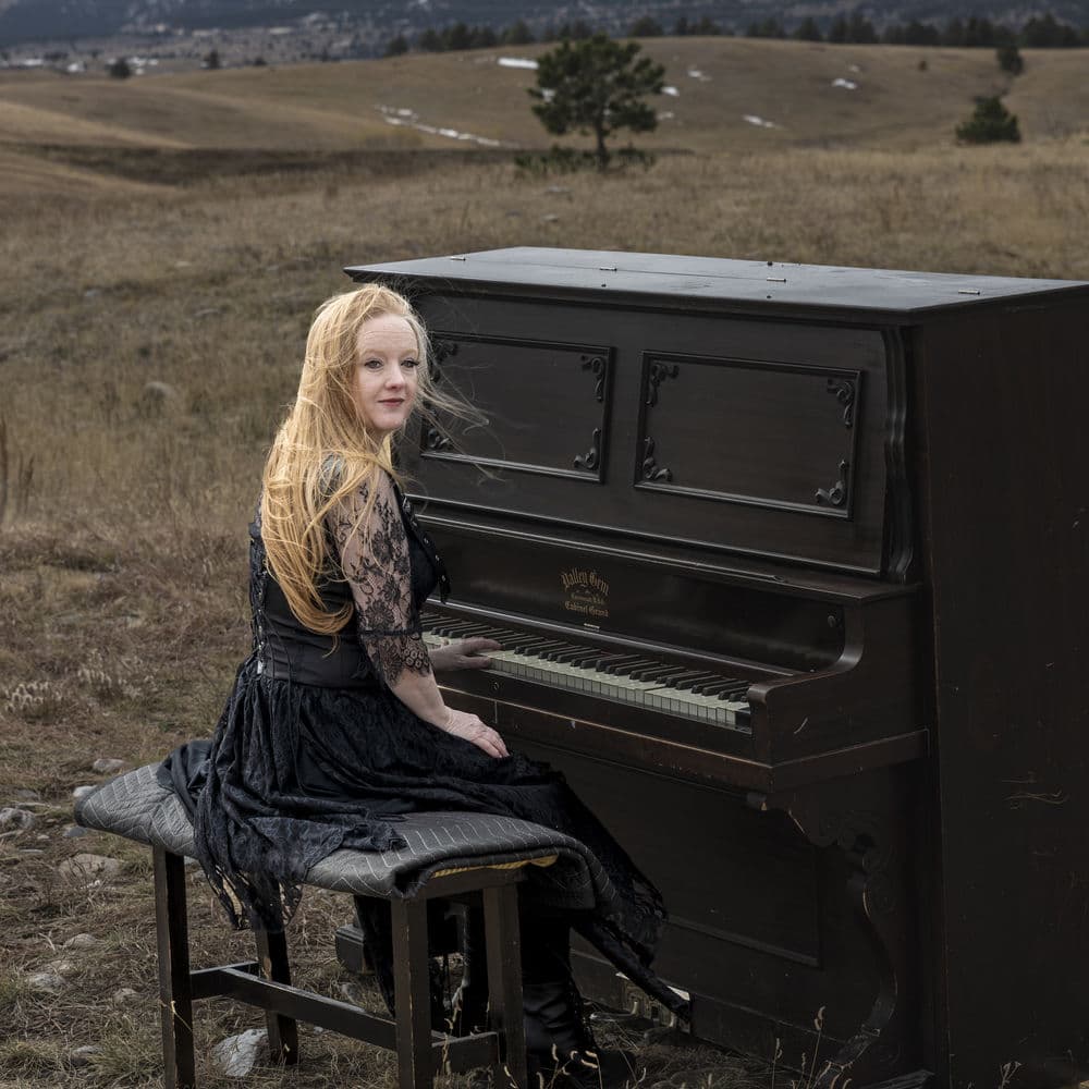 Talia Hoit – Heavy Metal