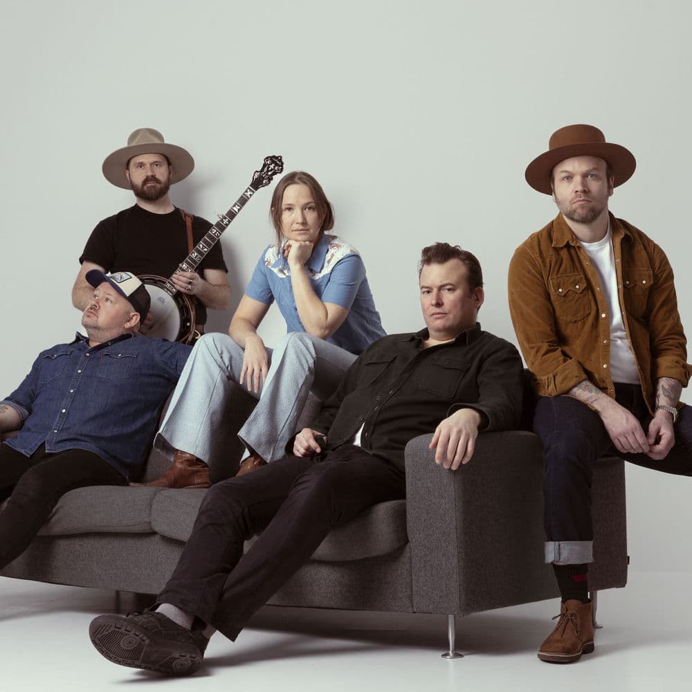 Lucky Lips – Country