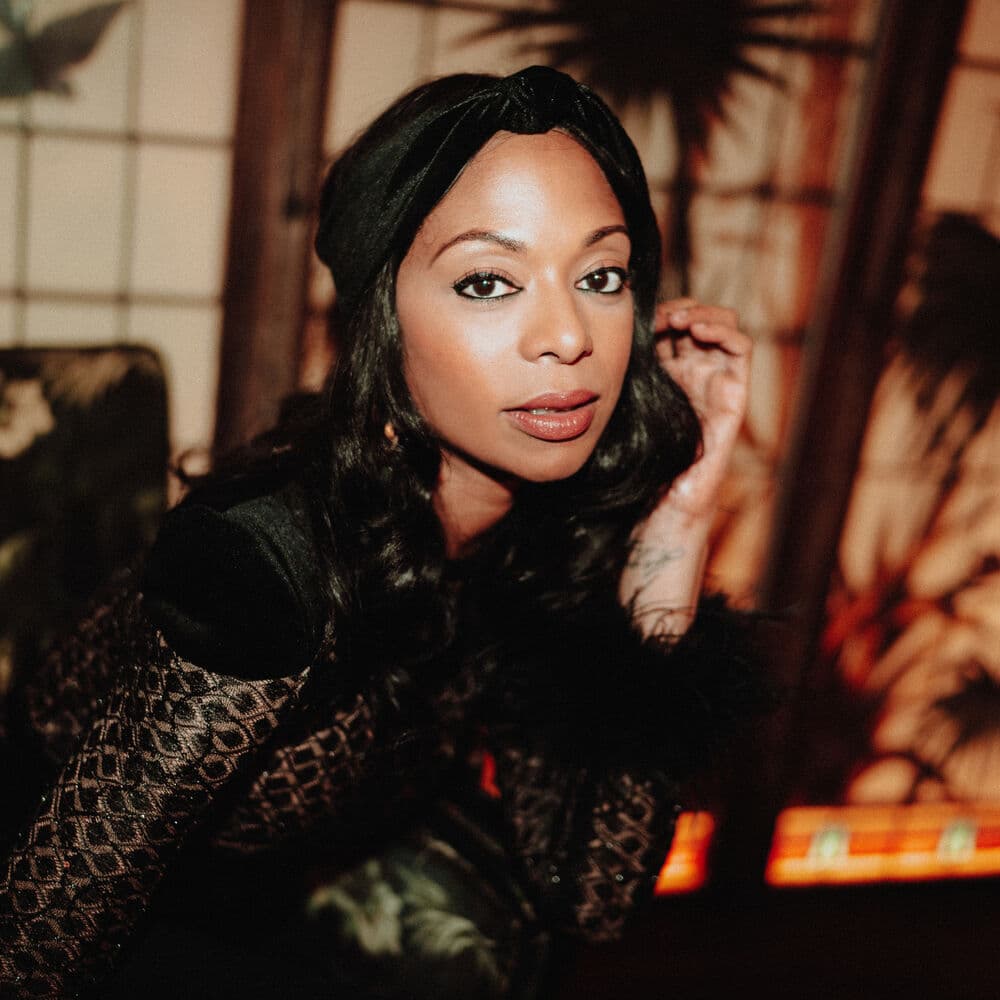 Acantha Lang – Singer-Songwriter