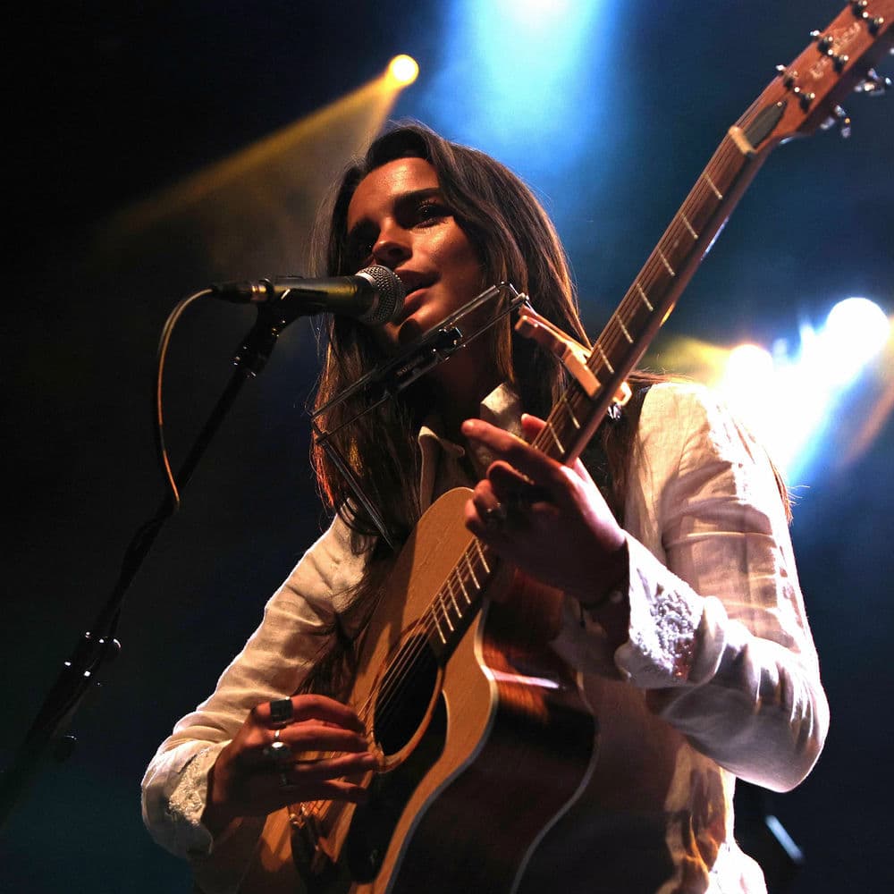 Steph Strings – Folk