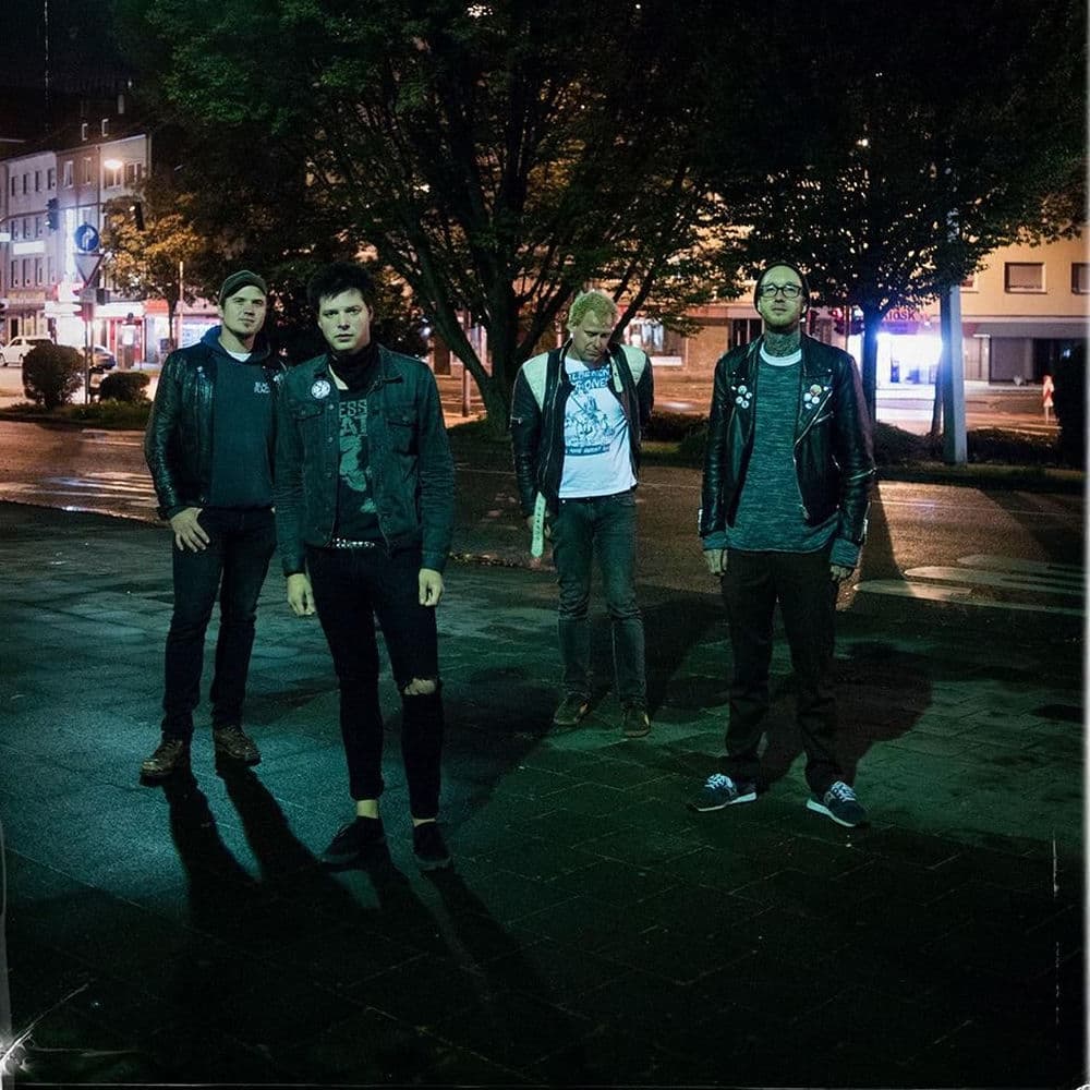 Sniffing Glue – Indie Rock