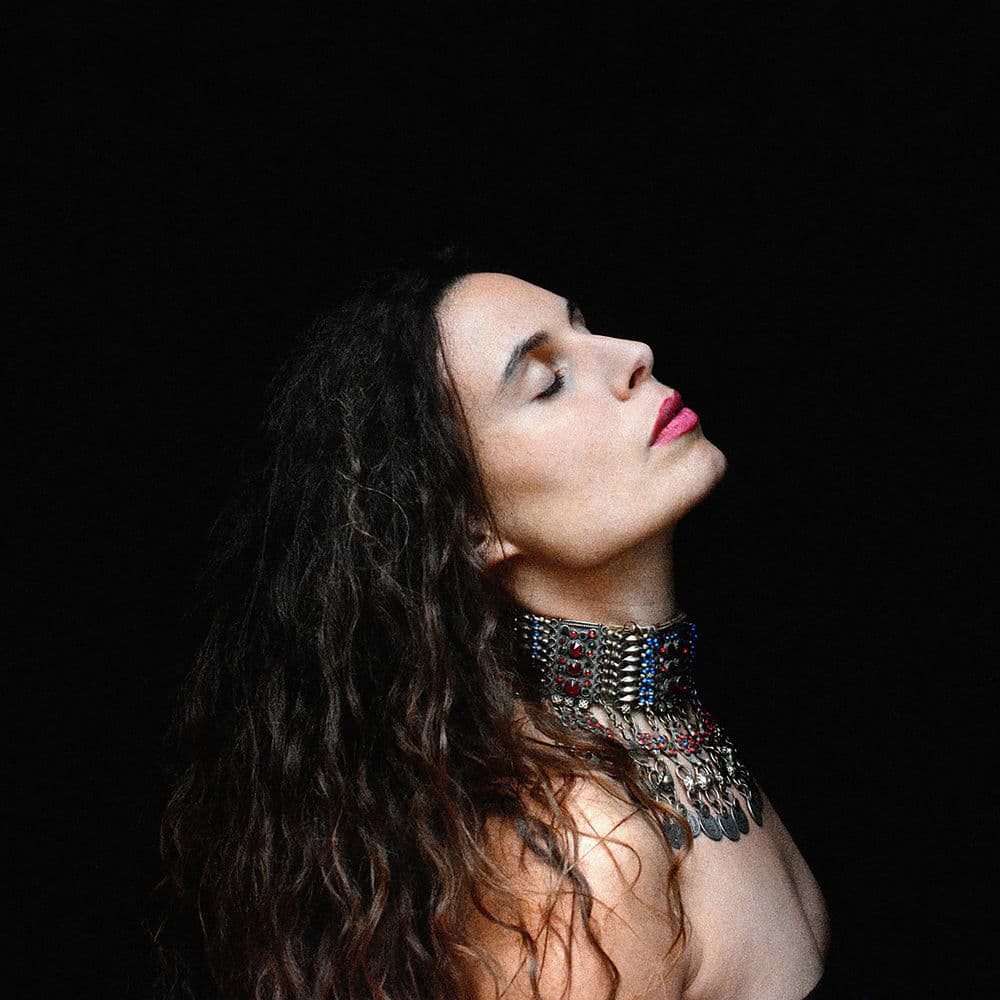 DAFNE KRITHARAS – Singer-Songwriter