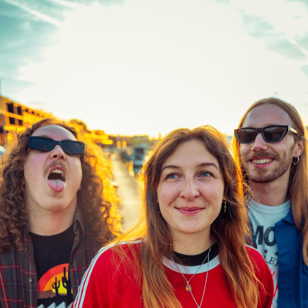 FLYING BLANKET MYSTERY – Garage Punk