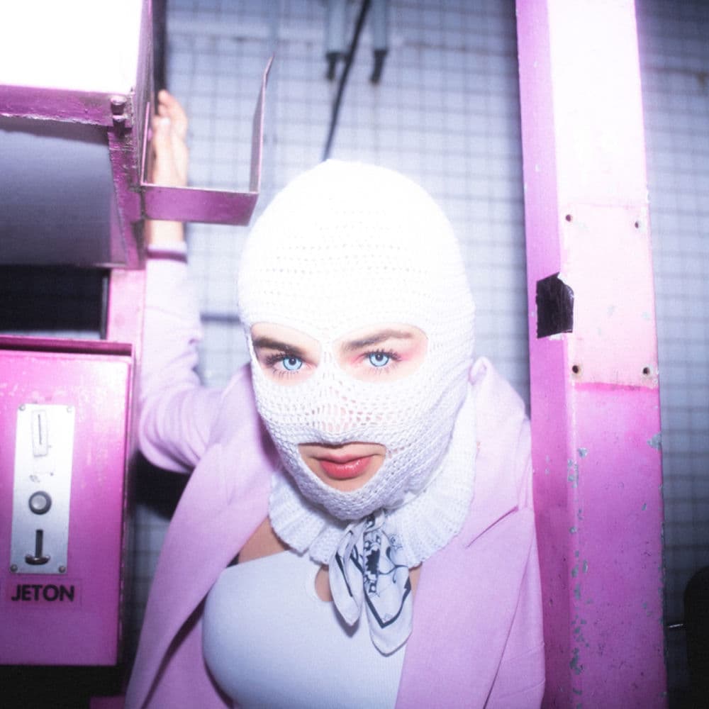 Hanna Noir – Dance