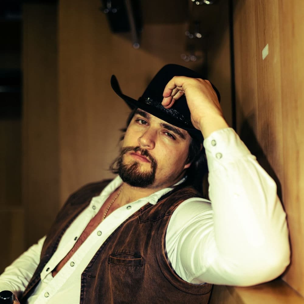 Gavin Adcock – Country