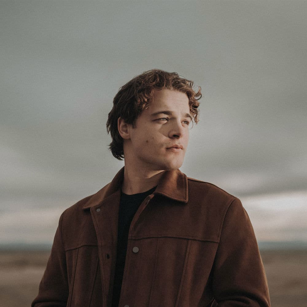 Max McNown – Singer-Songwriter