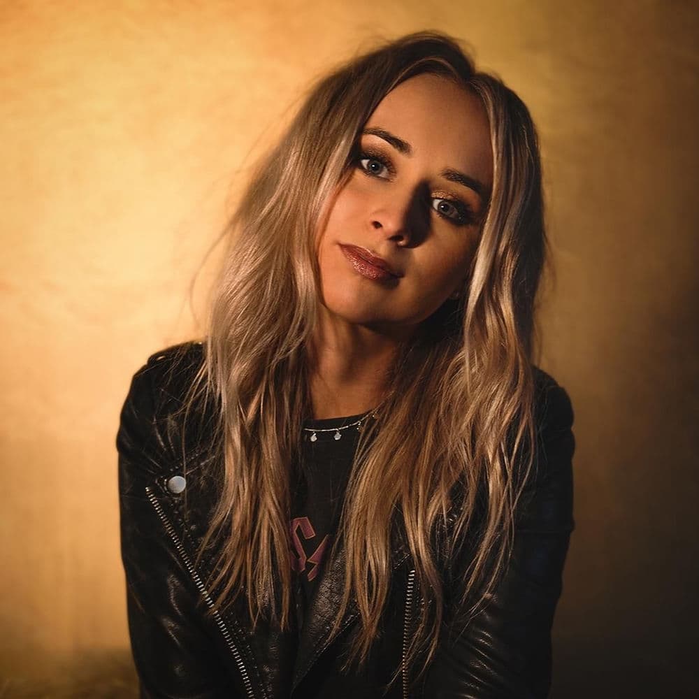 Melanie Dyer β Country