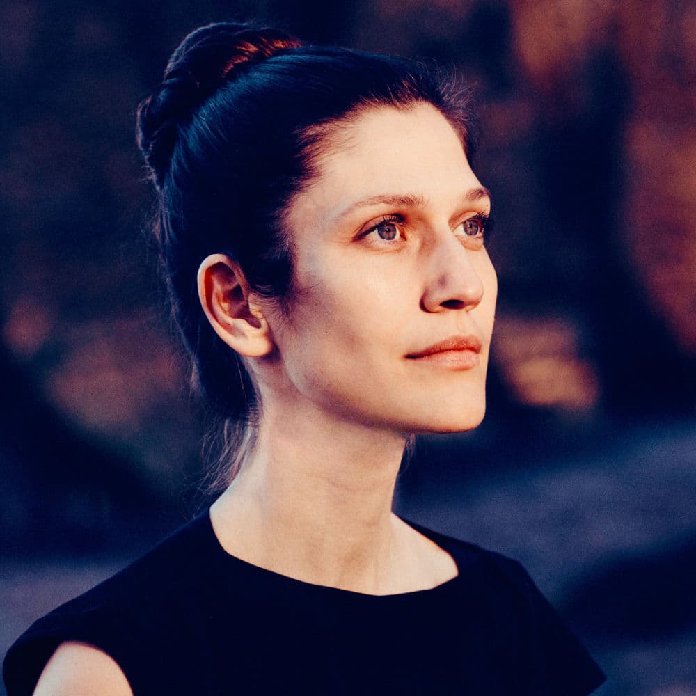 Alin Coen – Singer-Songwriter