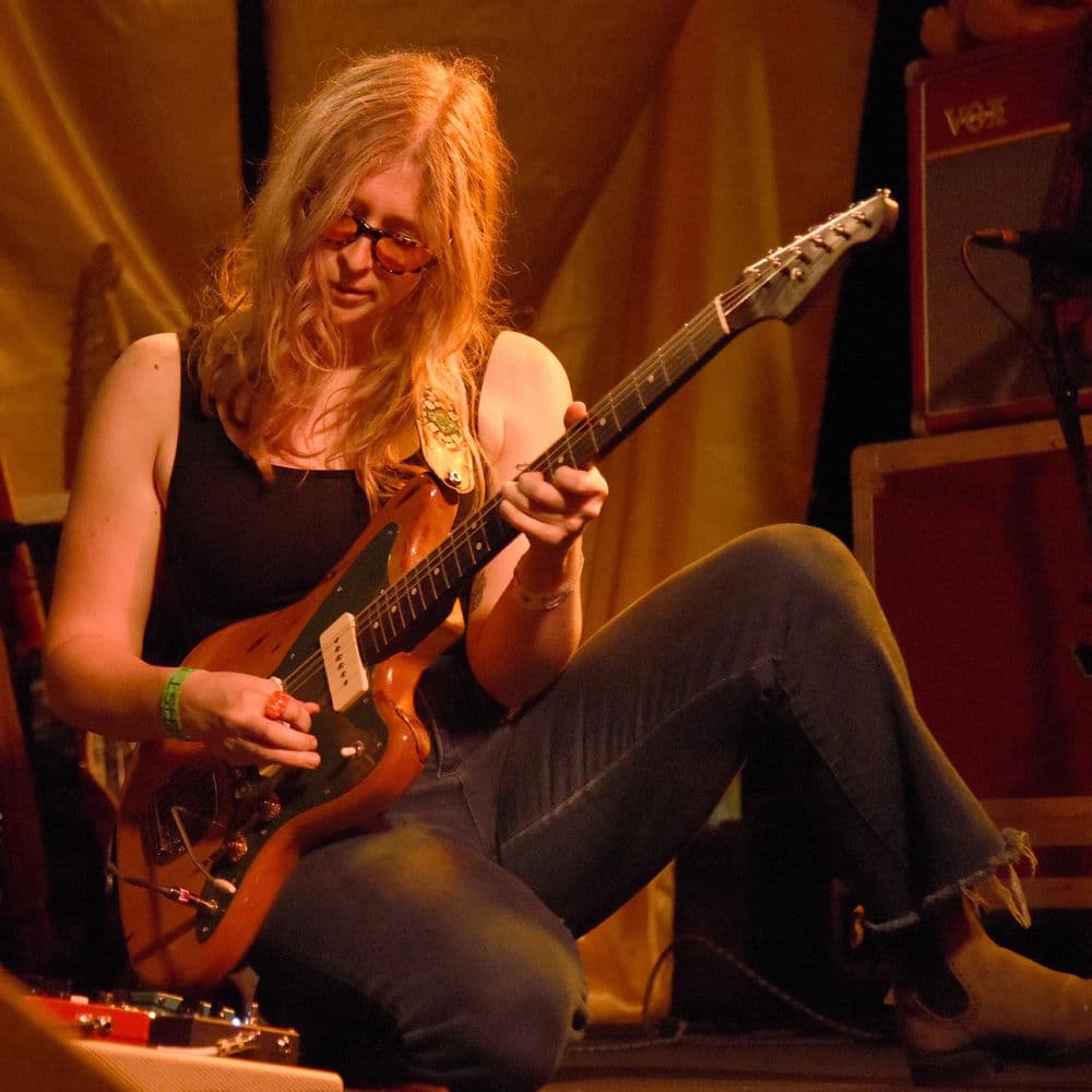 Liz Cooper – Singer-Songwriter