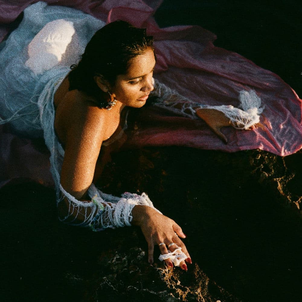 Akshara – R&B