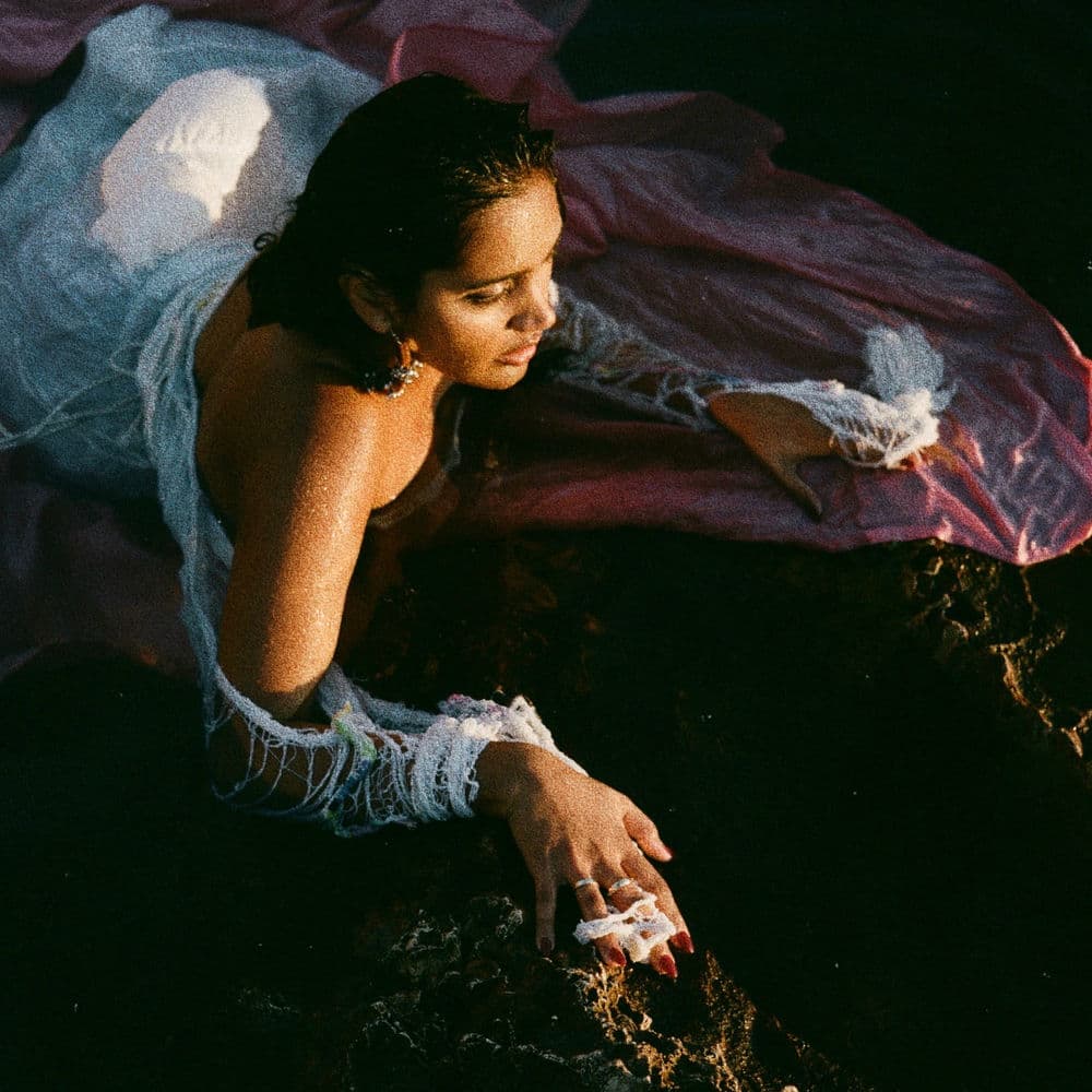 Akshara – R&B