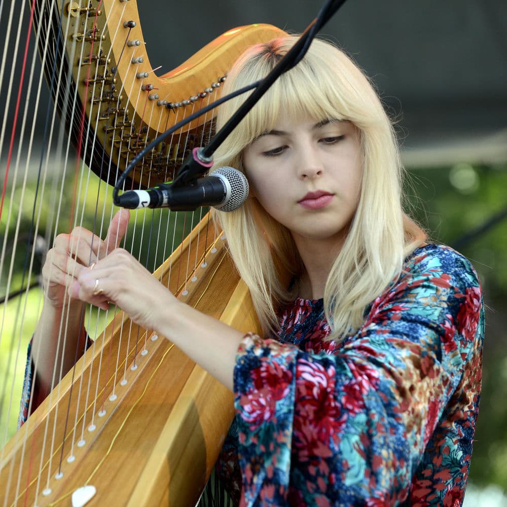 Mikaela Davis – Singer-Songwriter