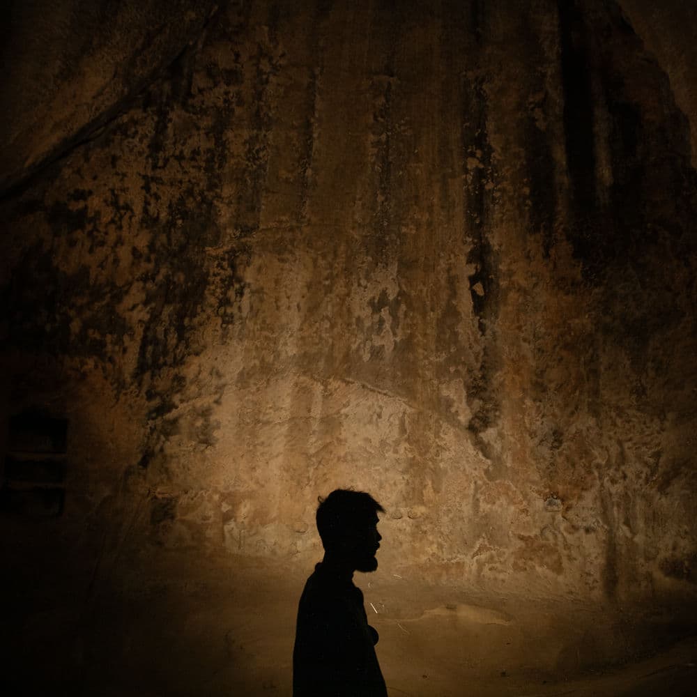 DAVIDE AMBROGIO – Singer-Songwriter