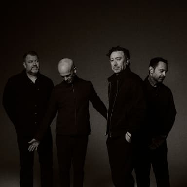 RISE AGAINST