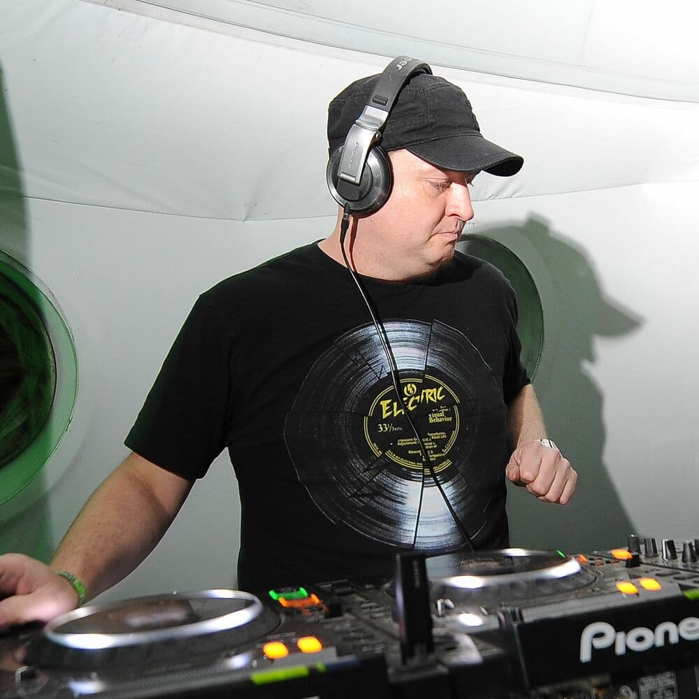 DJ Dan β Electro
