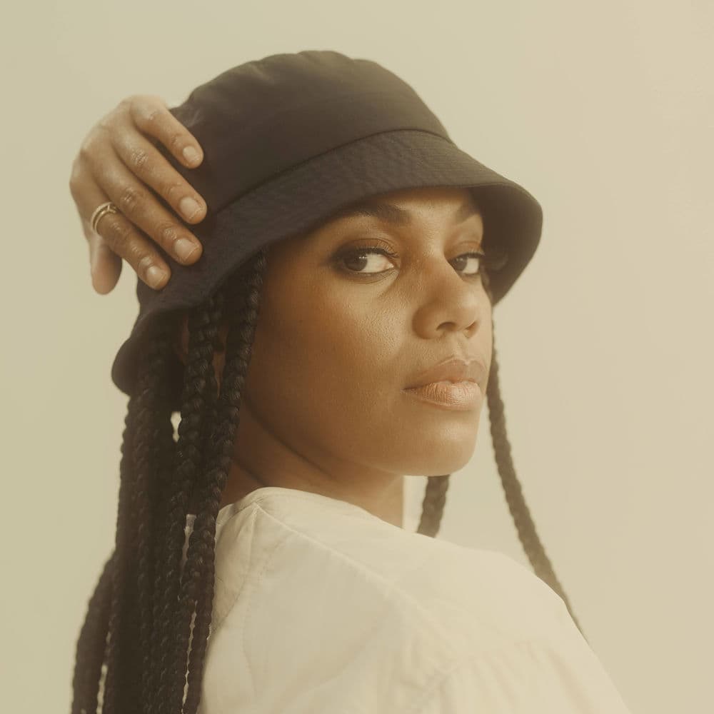 Ash Lauryn – Dance