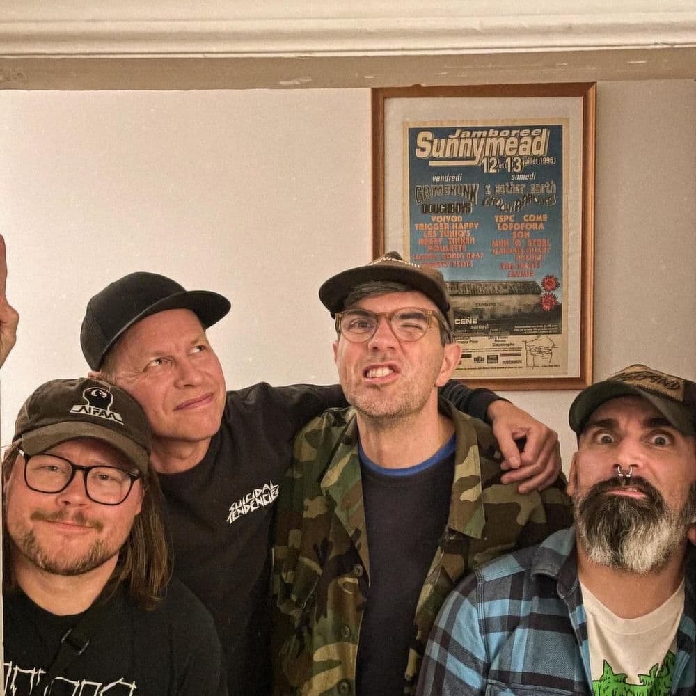 SATANIC SURFERS – Punk