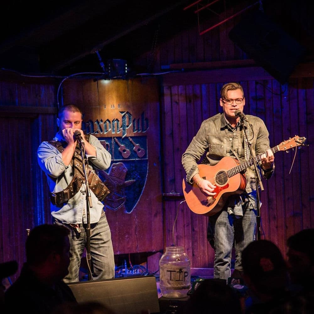 Horseshoes & Hand Grenades – Country