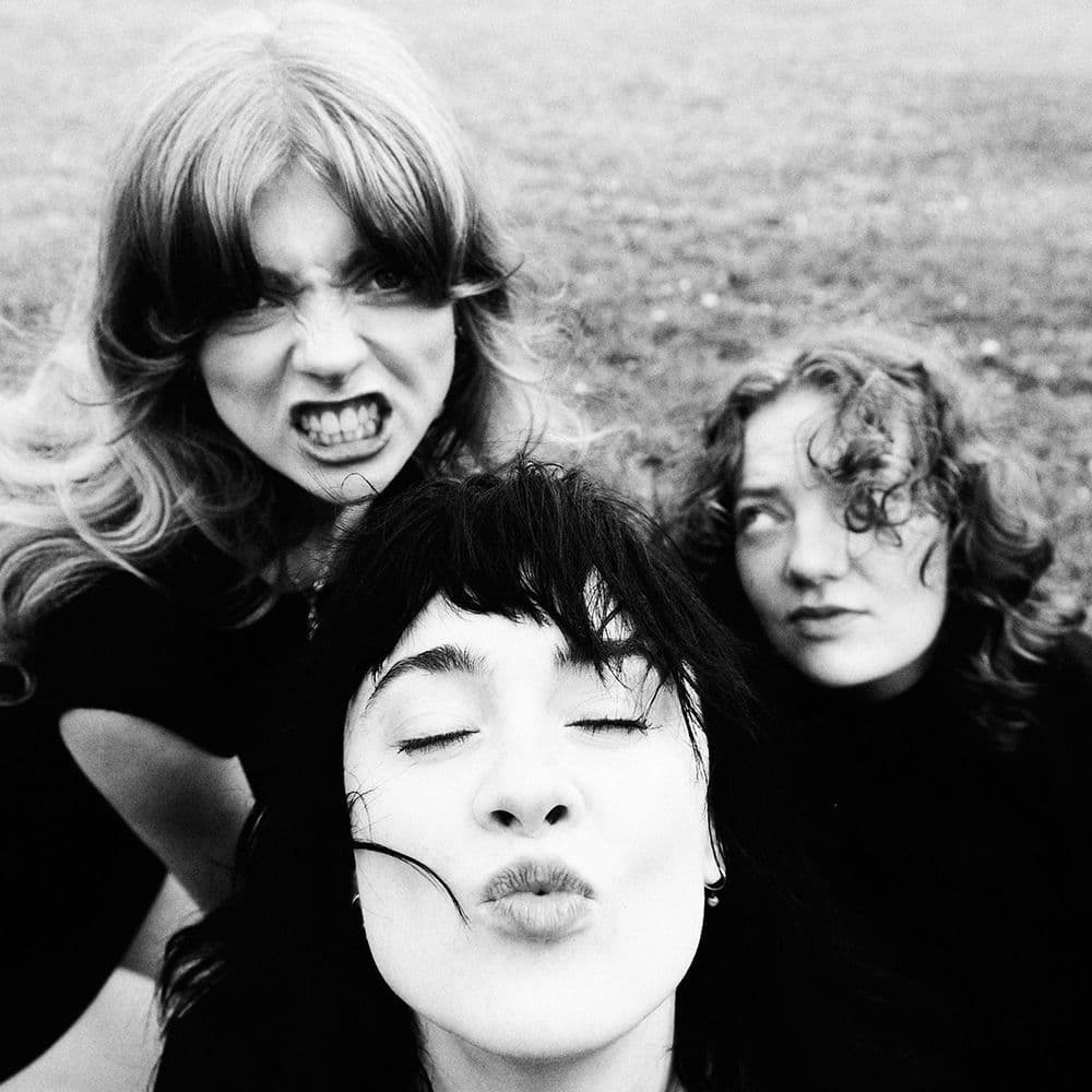 Folk Bitch Trio – Folk