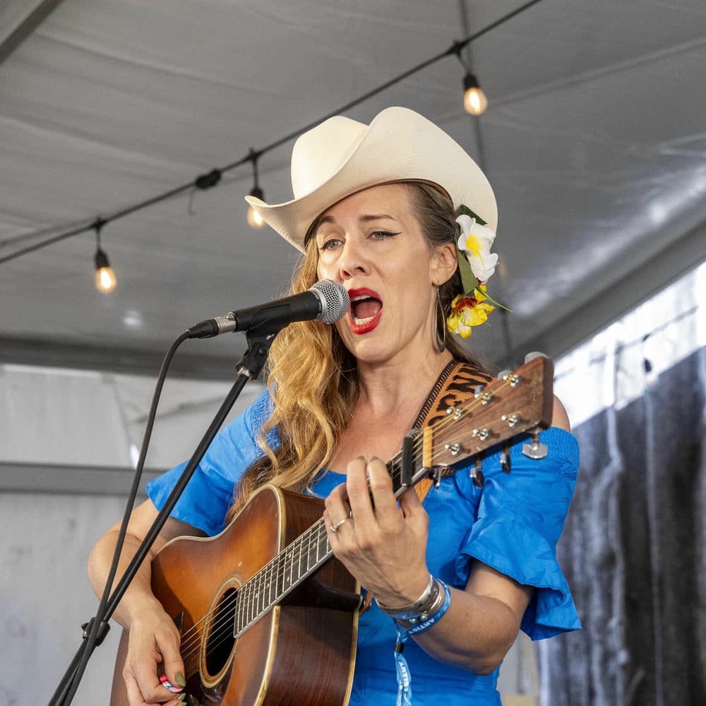 Brennen Leigh – Country