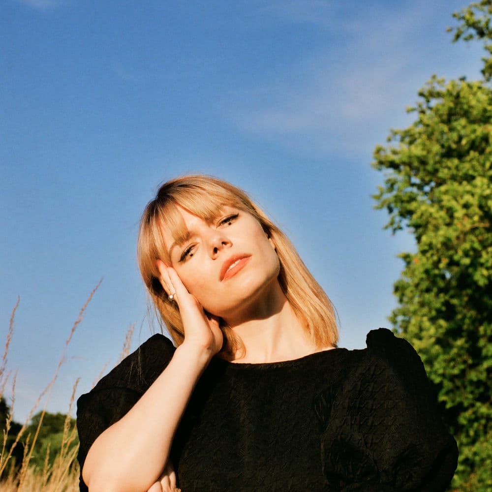 Chloe Foy – Pop