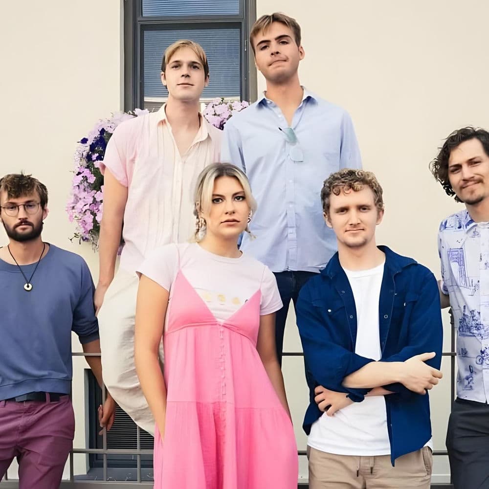 Six Foot Blonde – Pop