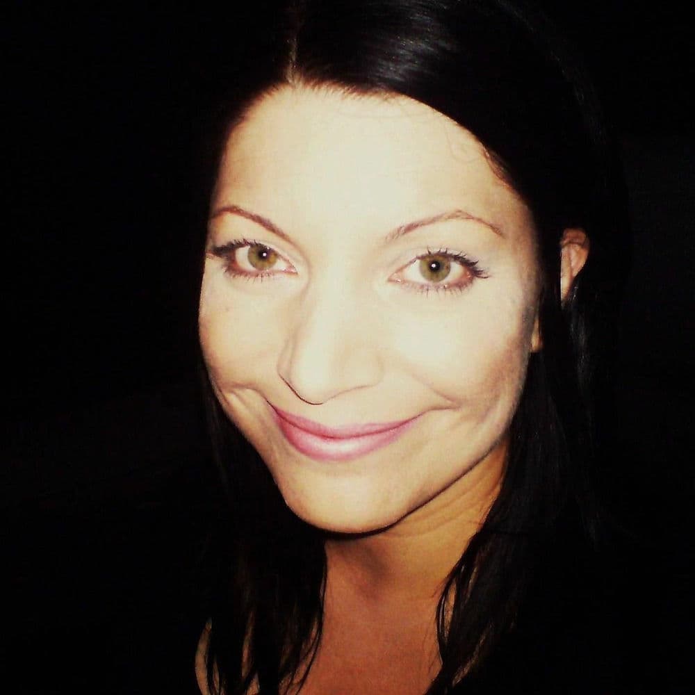 Edwina Hayes – Singer-Songwriter