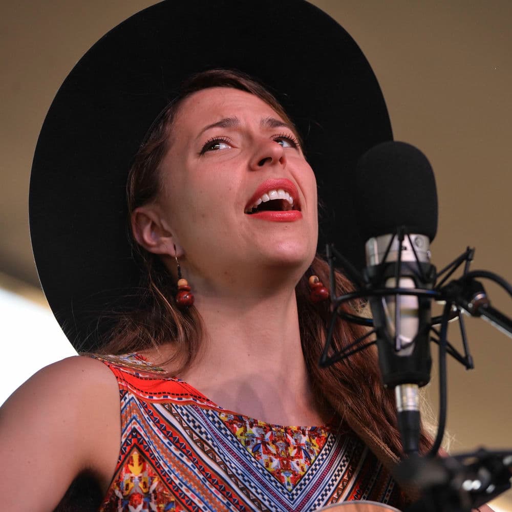 Lindsay Lou – Country