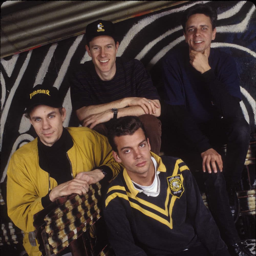 Helmet – Pop