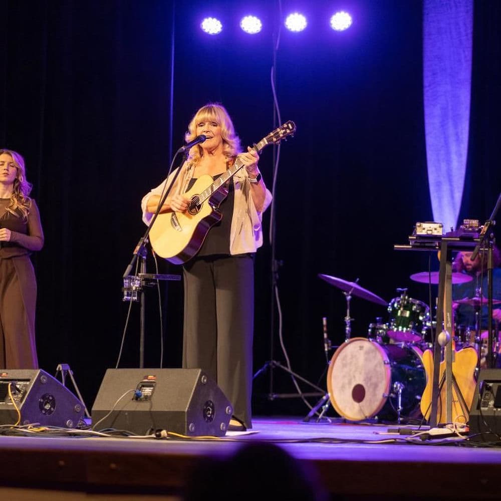 Vera Moro – Country
