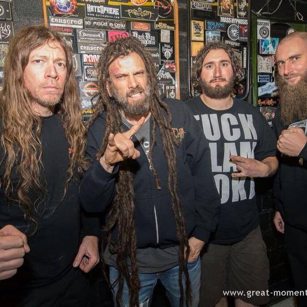 SIX FEET UNDER – Metal