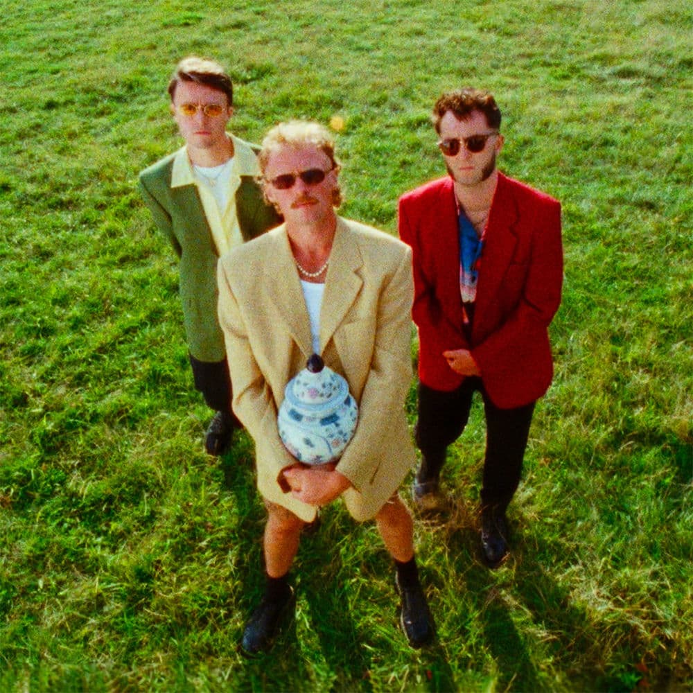 NAKED SOFT MEN – Rock