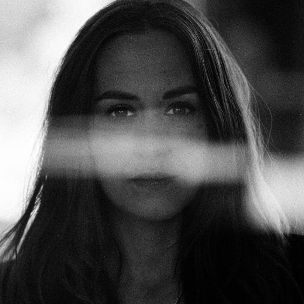 NINA ATTAL – Rock