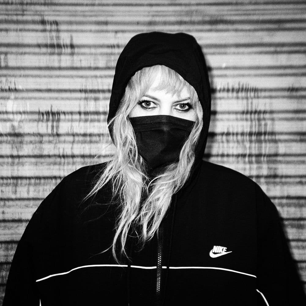 Ladyhawke – Pop