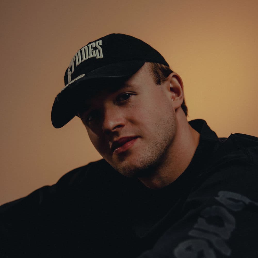 MARTEN LOU – Dance