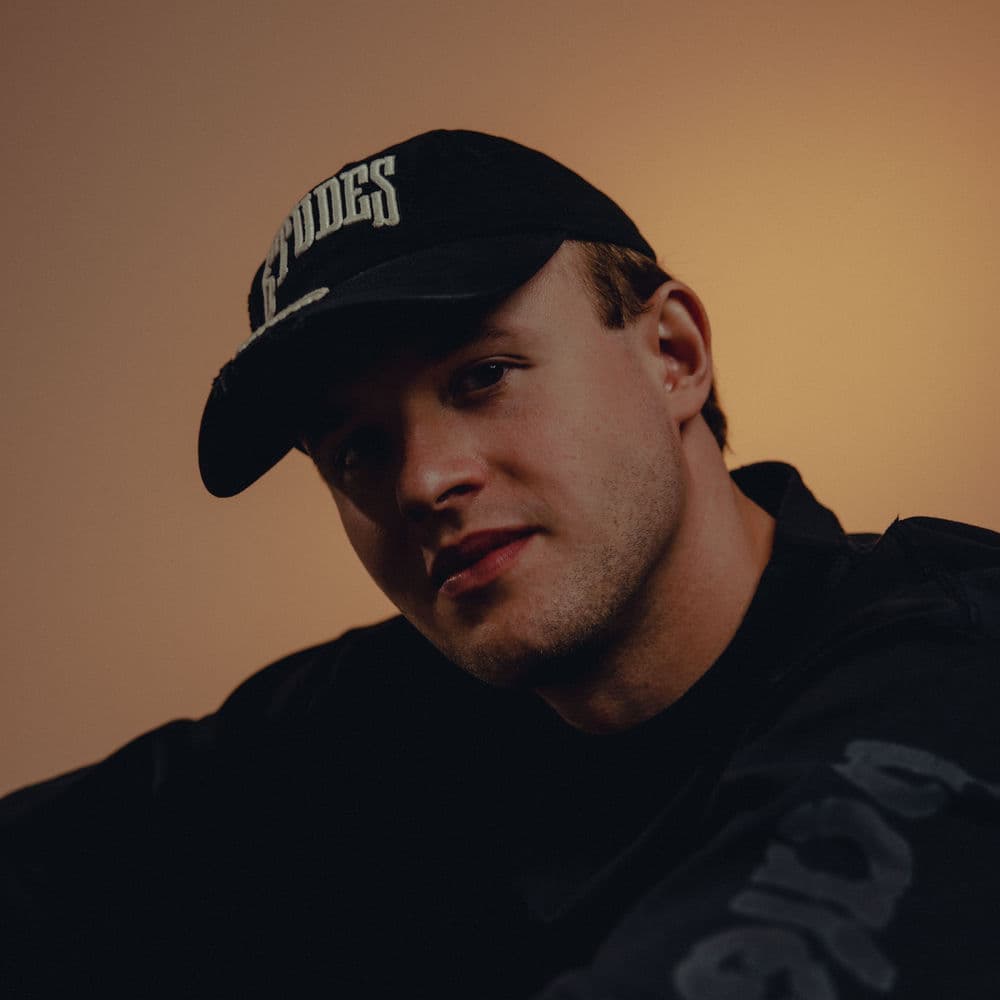 MARTEN LOU – Dance