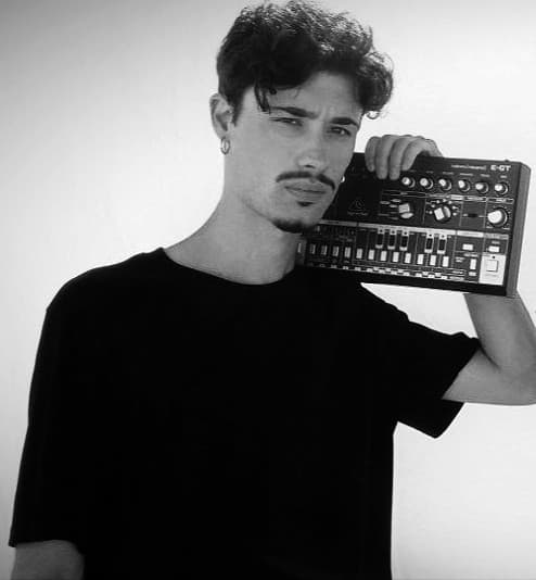 ENTER THE VOID – Techno