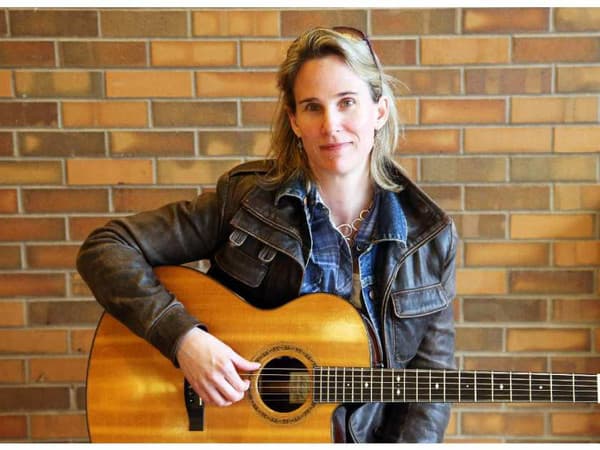 Lynne Hanson – Folk