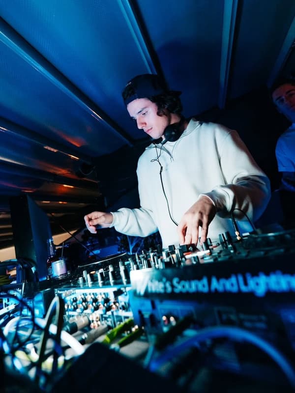 Harry Collett – Electro