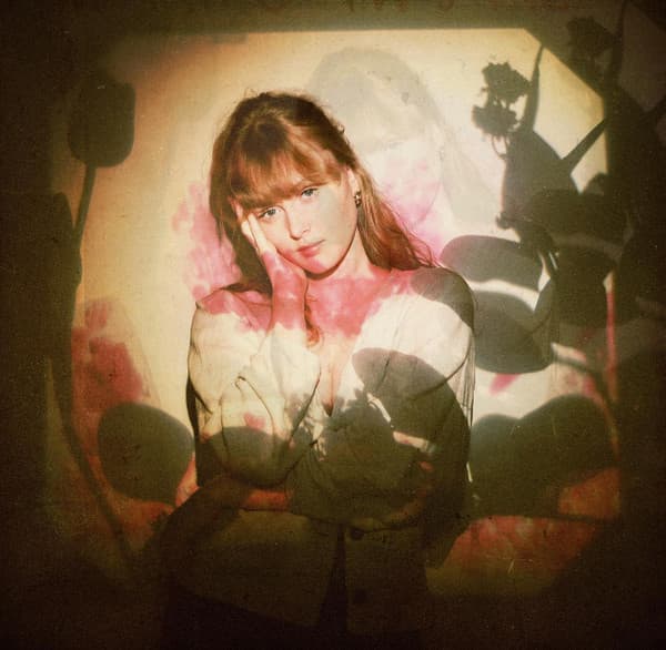 Elín Hall – Pop